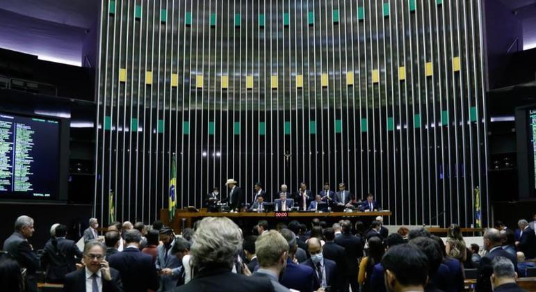 Câmara conclui votação, e PEC que viabiliza piso salarial da enfermagem vai à promulgação