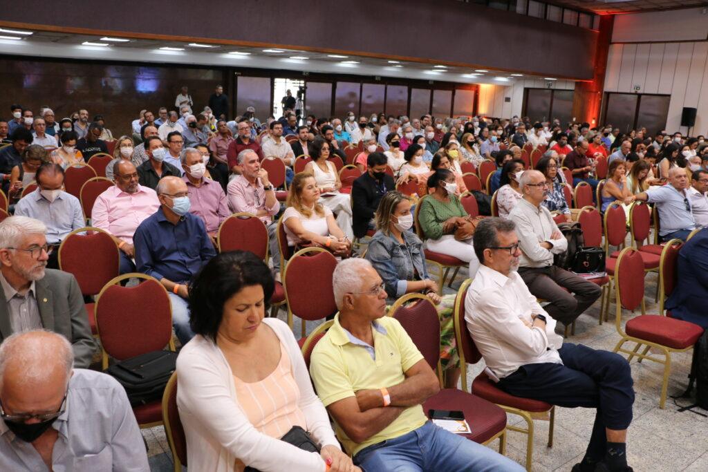 Sindsefaz reúne 400 pessoas no Fiesta em seminário sobre Reforma Tributária