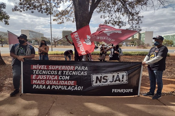 Nível superior para técnicos é aprovado no Senado