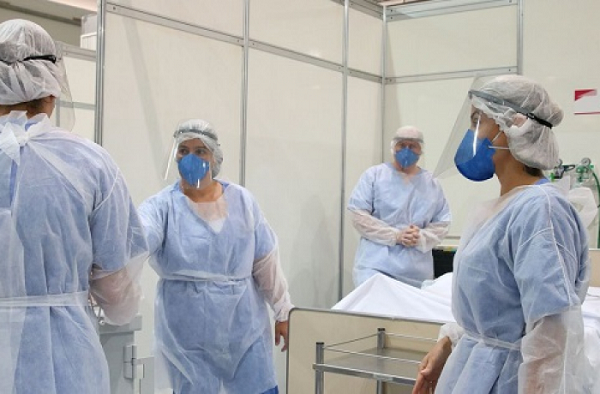 4.500 profissionais da saúde pública e privada morreram no auge da pandemia