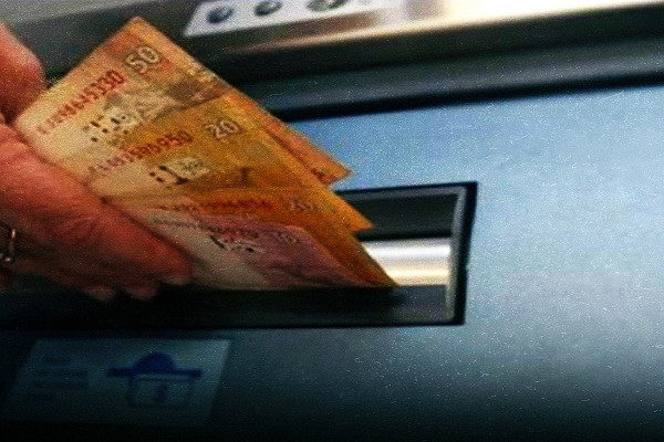 Aposentados e ativos da Petrobrás podem ter direito à revisão dos níveis salariais