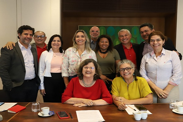 REIVINDICAÇÕES CNTE dialoga com a equipe de transição de educação