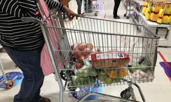 Sob Bolsonaro, brasileiros fazem empréstimos para comprar comida