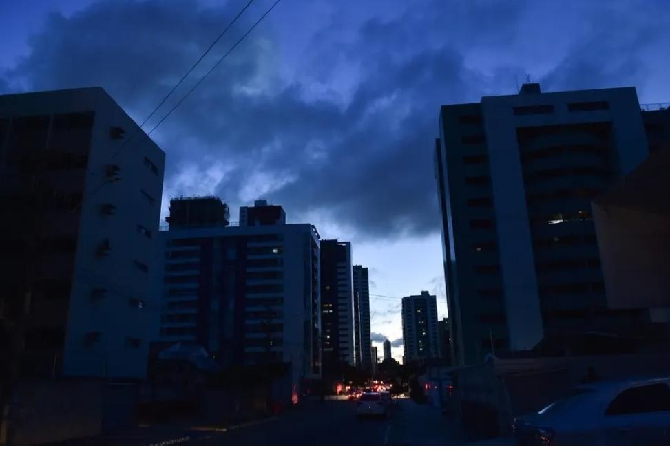 Após privatização da Eletrobrás, país tem apagão nacional em 25 estados e no DF