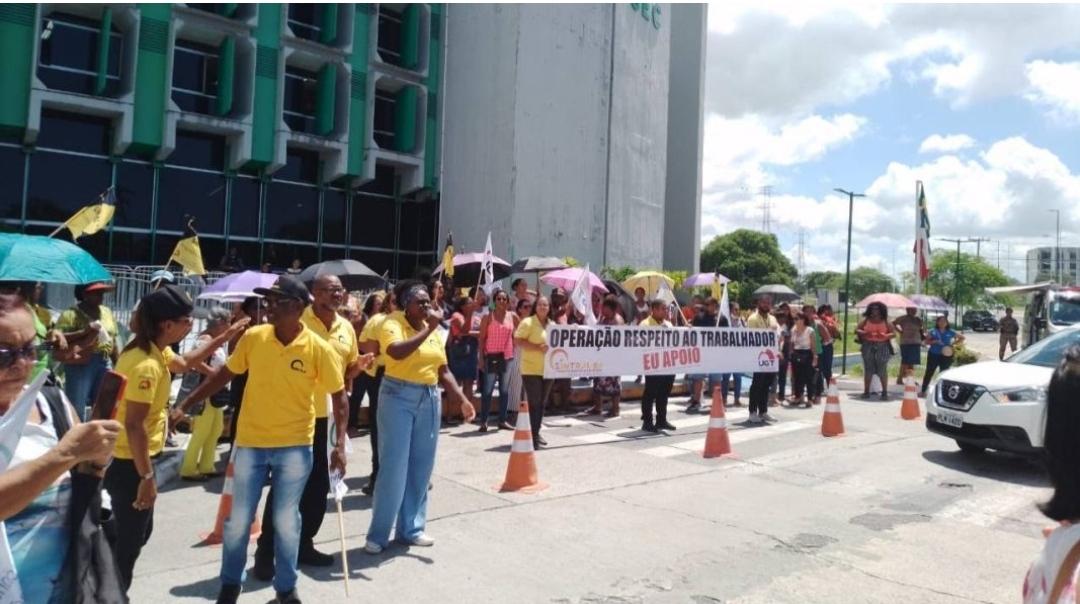 Servidores terceirizados da Educação na Bahia entrarão em greve a partir de segunda-feira