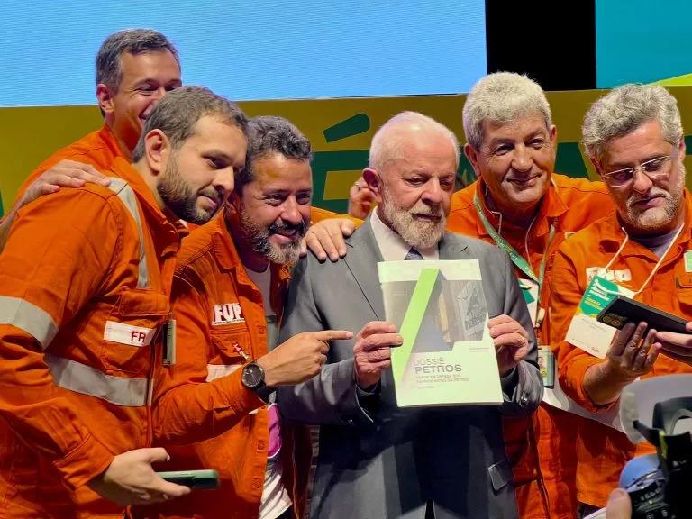 Na posse da presidenta da Petrobrás, petroleiros reforçam compromisso com a reconstrução da empresa e cobram fim dos PED
