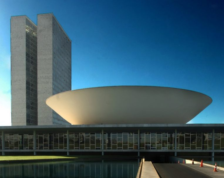 PEC 139/2015: Ataque ao abono de permanência ameaça direitos dos servidores públicos