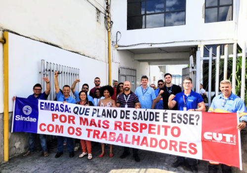 Trabalhadores (as) da Embasa em Jequié realizam protesto contra falhas no plano de saúde