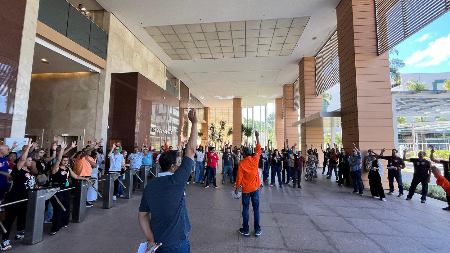 Trabalhadores(as) do Sistema Petrobrás na Bahia deflagram estado de greve em protesto a mudanças no teletrabalho