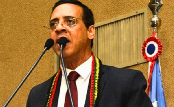 Sindae se manifesta em defesa do mandato do deputado estadual Hilton Coelho (PSOL)