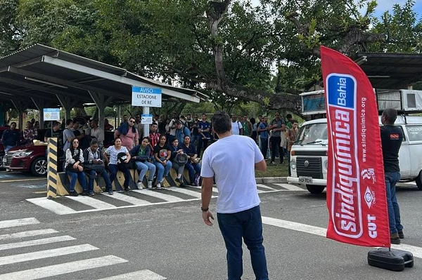 Trabalhadores param atividade por pedido de reintegração