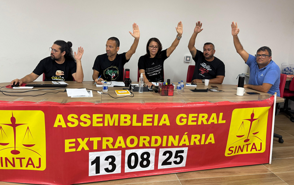 SINTAJ E SUA CATEGORIA DELIBERAM ASSEMBLEIA EM FRENTE AO TJBA COM PARALISAÇÃO