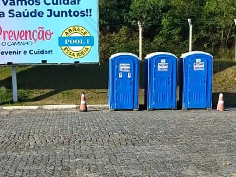 Banheiros químicos no transbordo são paliativo; trabalhadores cobram banheiros nos ônibus