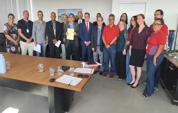 AUXÍLIO-NUTRIÇÃO E ITENS DE INTERESSE DOS(AS) APOSENTADOS(AS) FORAM APRESENTADOS E ENFATIZADOS PELO SINTAJ DURANTE A REUNIÃO SOBRE PAUTA DE REIVINDICAÇÕES COM O PRESIDENTE DO TJBA