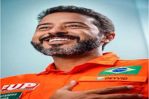 “É preciso que a Petrobras produza muito óleo de peroba para passar na cara de ACM Neto e de Flávio Bolsonaro”, diz Deyvid Bacelar