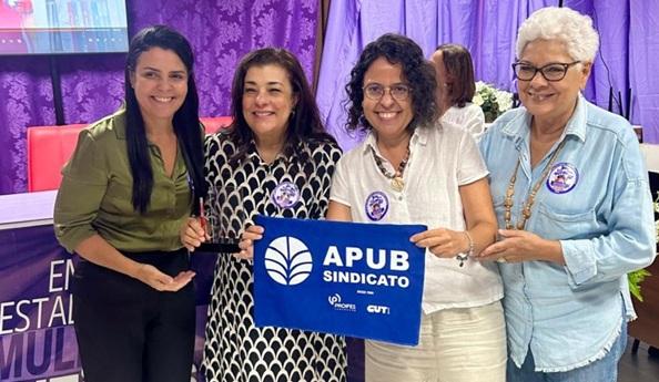 Professora Raquel Nery é homenageada no XI Encontro de Mulheres CUTistas