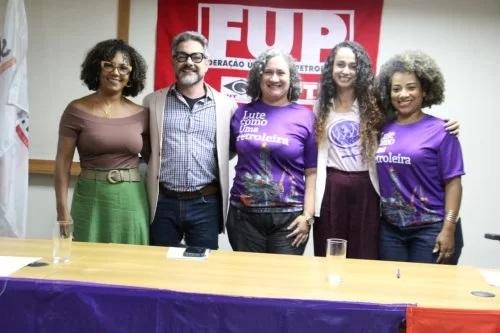 O trabalho das mulheres sustenta a vida