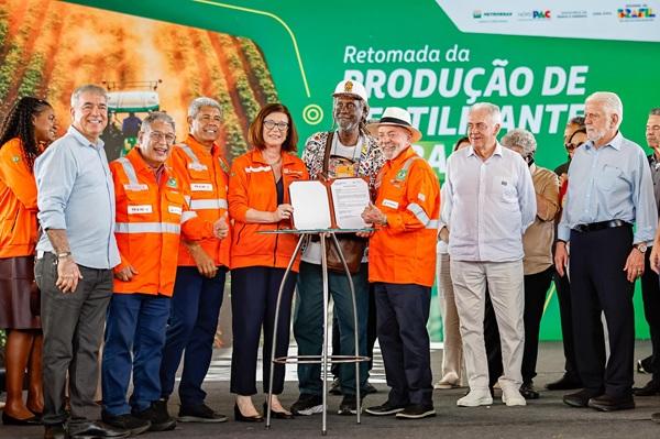 Petrobras celebra retomada da produção de fertilizantes na Bahia com visita de Lula à Fafen
