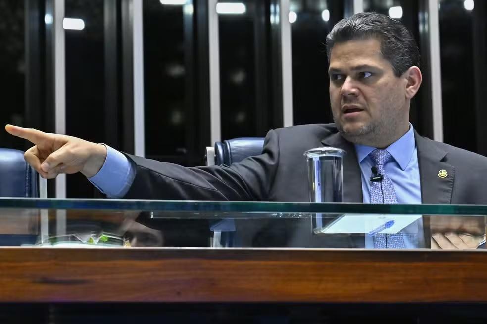 Alcolumbre pauta votação da PEC que prevê fim da escala 6x1 para a próxima quarta-feira