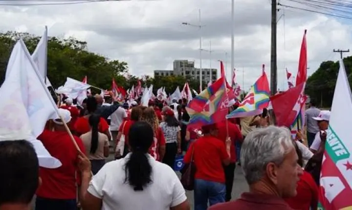 SINTAJ SE UNE À MARCHA PELA DEMOCRACIA DA FETRAB EM SALVADOR EM DEFESA DO SERVIÇO PÚBLICO